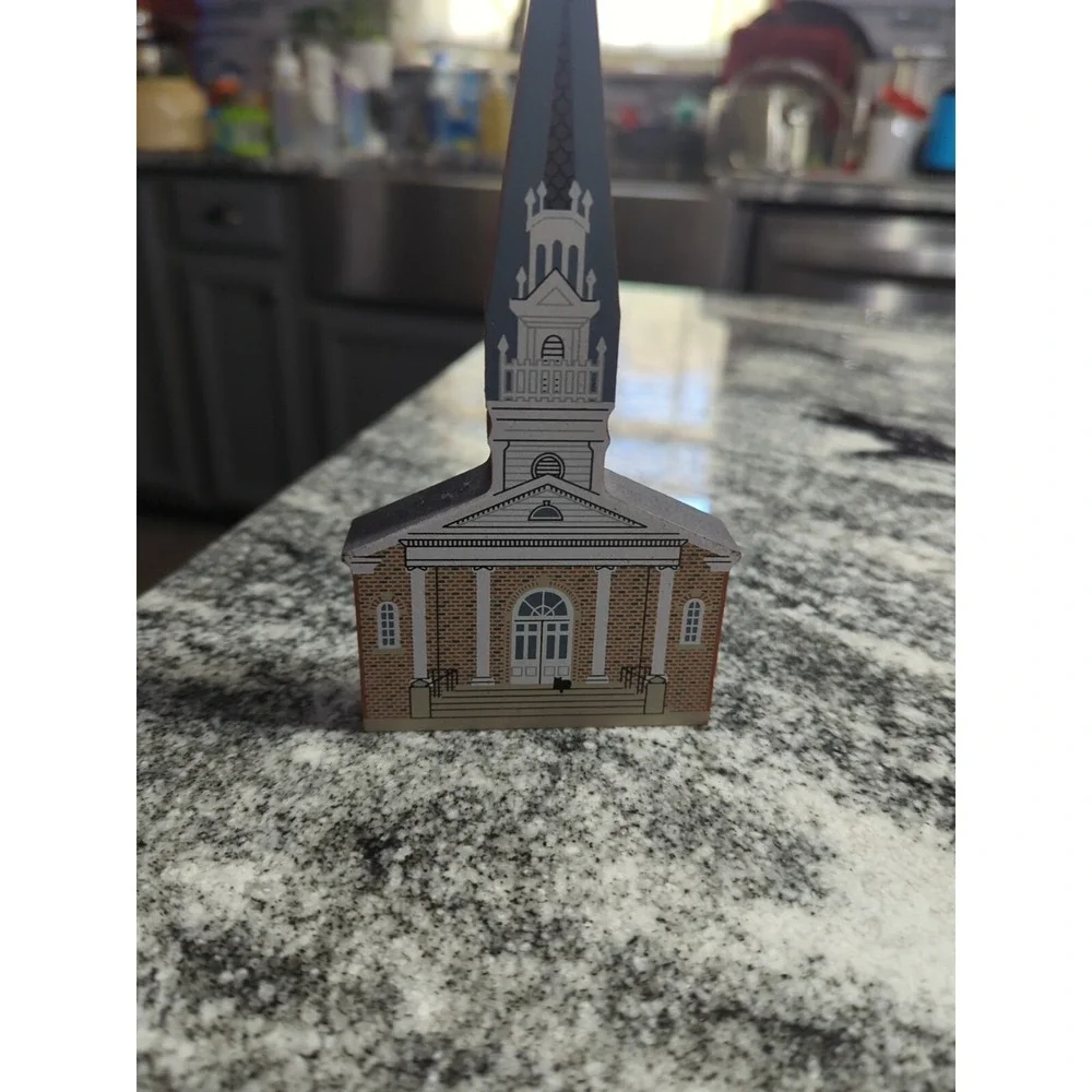 Cat's Meow NASHVILLE CHRISTIAN CHURCH Nashville Indiana Shelf Sitter Cottage